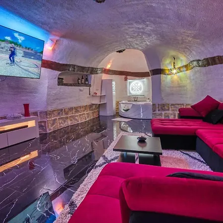 La Bodegosa Cave