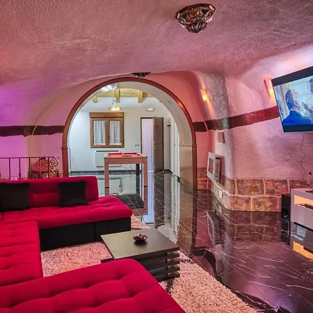 La Bodegosa Cave *
